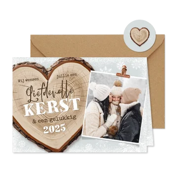 Kerstkaart winter liefde hart hot boomstam foto